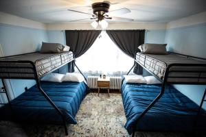 Двухъярусная кровать или двухъярусные кровати в номере Charming 1932 Craftsman - The Bohannon House