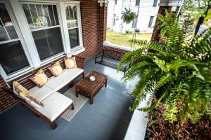 Gallery image of Charming 1932 Craftsman - The Bohannon House in Luray