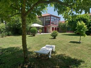 A garden outside A CASA DO BUXO