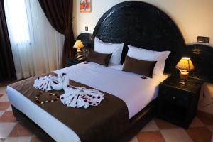 A bed or beds in a room at Hôtel Riad Salam Agadir