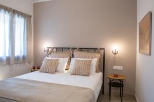 Postel nebo postele na pokoji v ubytování Edward Art Boutique Hotel