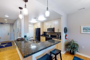 Η κουζίνα ή μικρή κουζίνα στο The Sanctuary - Southern View B221