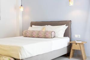 Postel nebo postele na pokoji v ubytování Edward Art Boutique Hotel
