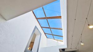 Fotografia z galérie ubytovania GregBnb - T2 CLIMATISÉ Mezzanine - Atypique - Centre Ancien - 5e etage sans ascenseur v destinácii Toulon