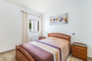 a bedroom with a bed and a window at Appartement ALGARDEN Olhos d'Agua in Olhos de Água +22 photos