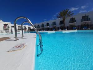 Basen w obiekcie Casa Gil Corralejo San Valentin by AHF lub w pobliżu