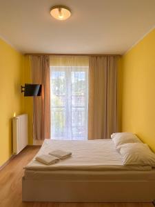 Postel nebo postele na pokoji v ubytování Hostel DV Morski - z prywatnymi łazienkami