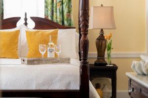Magnolia Manor and Chapel客房内的一张或多张床位