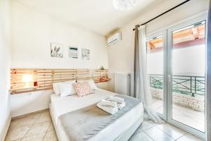Posteľ alebo postele v izbe v ubytovaní Rafaela's House Sokraki