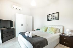 Posteľ alebo postele v izbe v ubytovaní Rafaela's House Sokraki