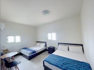 Tempat tidur dalam kamar di Banai Homestay