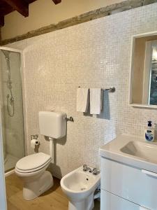 A bathroom at Agriturismo Il Noce d'Oro