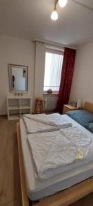 Postel nebo postele na pokoji v ubytování MEERBLICK PERLE, 3-RAUM-FEWO AM HANSAPARK