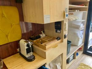 a kitchen with a sewing machine sitting on a table at Hausboot mit Traumlage in Lübeck-Travemünde in Rönnau