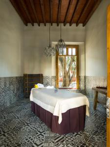 Una cama o camas en una habitación de Fiesta Americana Hacienda Galindo Resort & Spa