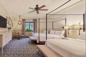 Una cama o camas en una habitación de Fiesta Americana Hacienda Galindo Resort & Spa