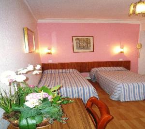 Gallery image of H&ocirc;tel Du Brabant in Paris