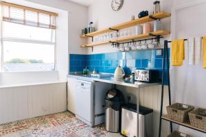 Η κουζίνα ή μικρή κουζίνα στο The Mexico Inn, Flat Two +15 φωτογραφίες