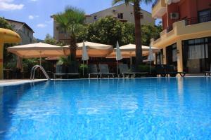 Bazén v ubytování Palmea Hotel nebo v jeho okolí