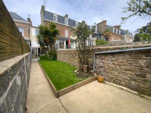 Zdjęcie z galerii obiektu Maison bord de mer « Le Bateau IvRe » w Saint-Malo