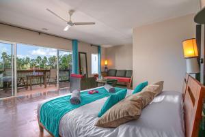 Llit o llits en una habitació de Les Villas du Lagon