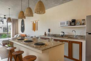 Kuchyň nebo kuchyňský kout v ubytování Private Rooftop Studio with Pool - Tulum La Veleta - A307
