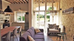 Η κουζίνα ή μικρή κουζίνα στο Château La Mothaye - self catering apartments with pool in the Loire Valley