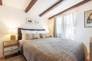 A bed or beds in a room at Villa Pinus