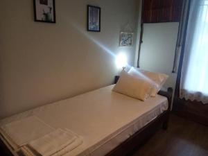 Posteľ alebo postele v izbe v ubytovaní Petrino1880 sea-vacation apartment in Chalkidiki