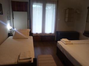 Posteľ alebo postele v izbe v ubytovaní Petrino1880 sea-vacation apartment in Chalkidiki