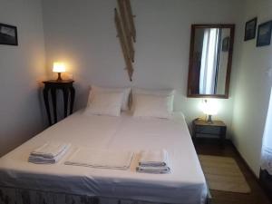 Posteľ alebo postele v izbe v ubytovaní Petrino1880 sea-vacation apartment in Chalkidiki