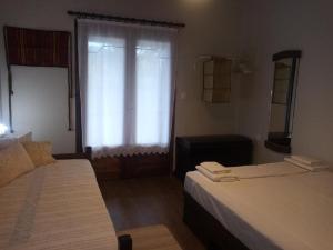 Posteľ alebo postele v izbe v ubytovaní Petrino1880 sea-vacation apartment in Chalkidiki