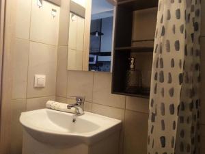 Kúpeľňa v ubytovaní Petrino1880 sea-vacation apartment in Chalkidiki + 37 fotografií