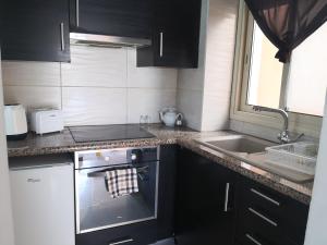 Kuchyň nebo kuchyňský kout v ubytování Seashell Apartments