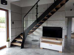 Televízia a/alebo spoločenská miestnosť v ubytovaní Domki u Stefana