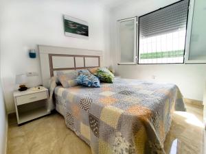 Łóżko lub łóżka w pokoju w obiekcie CASA SOLEADA Piscina CLIMATIZADA y PRIVADA