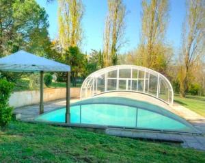 Bazén v ubytovaní La Maison du Turc - Piscine partagée alebo v jeho blízkosti