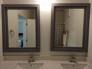 Un baño de Luxury 2 Bedroom Rooftop pool View unit #3