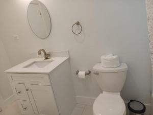Un baño de Luxury 2 Bedroom Rooftop pool View unit #3