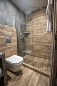 Kylpyhuone majoituspaikassa Raise Averof Serviced Apartments