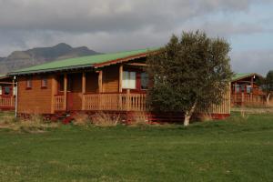 KolbeinsstaðirにあるSnorrastadir Accomodationの田地木造家屋 +18枚の写真