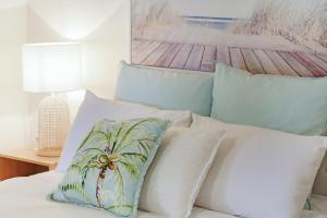 Ένα ή περισσότερα κρεβάτια σε δωμάτιο στο Rosie's Seaview-Lake to ocean view