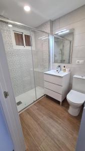 Salle de bains dans l'établissement Benalmadena JUPITER -Ocean View 1Bedroom Apartment
