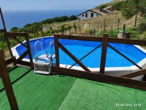 Bazén v ubytování Una terrazza sul mare nebo v jeho okolí
