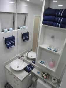 Ванная комната в AP 507 UMA QUADRA DO MAR