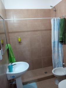 a bathroom with a sink and a toilet and a shower at CENTENO CASI 9 DE JULIO in Santa Rosa