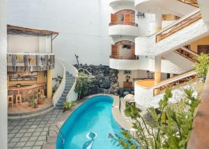 an apartment with a swimming pool in a building at Grand Hotel Leon Marino Galapagos in Puerto Ayora
