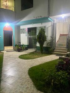 Un jardín fuera de HOSPEDAJE ILLARY