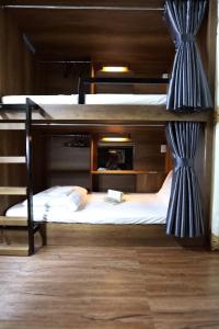 Postel nebo postele na pokoji v ubytování Bui Vien Street Hostel