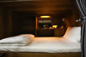 Postel nebo postele na pokoji v ubytování Bui Vien Street Hostel